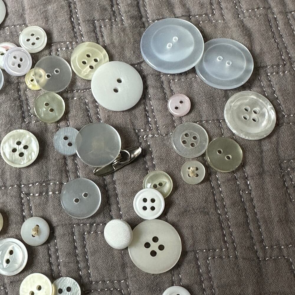 Lot of 50+ Vintage Buttons White Clear Ivory Yellow Ecru Off White Various Loose - Picture 4 of 4